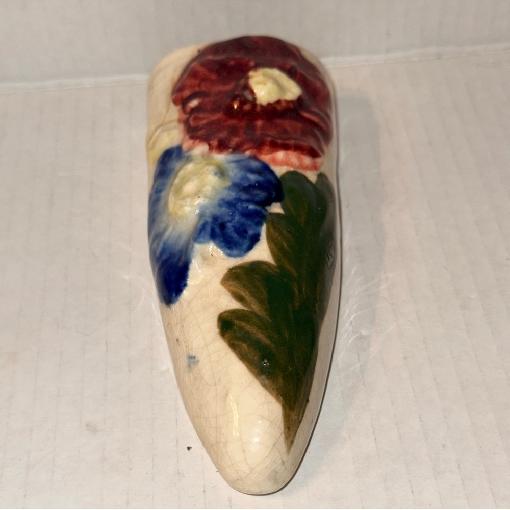 Handcrafted Floral Ceramic Wall Pocket
Sku#GC